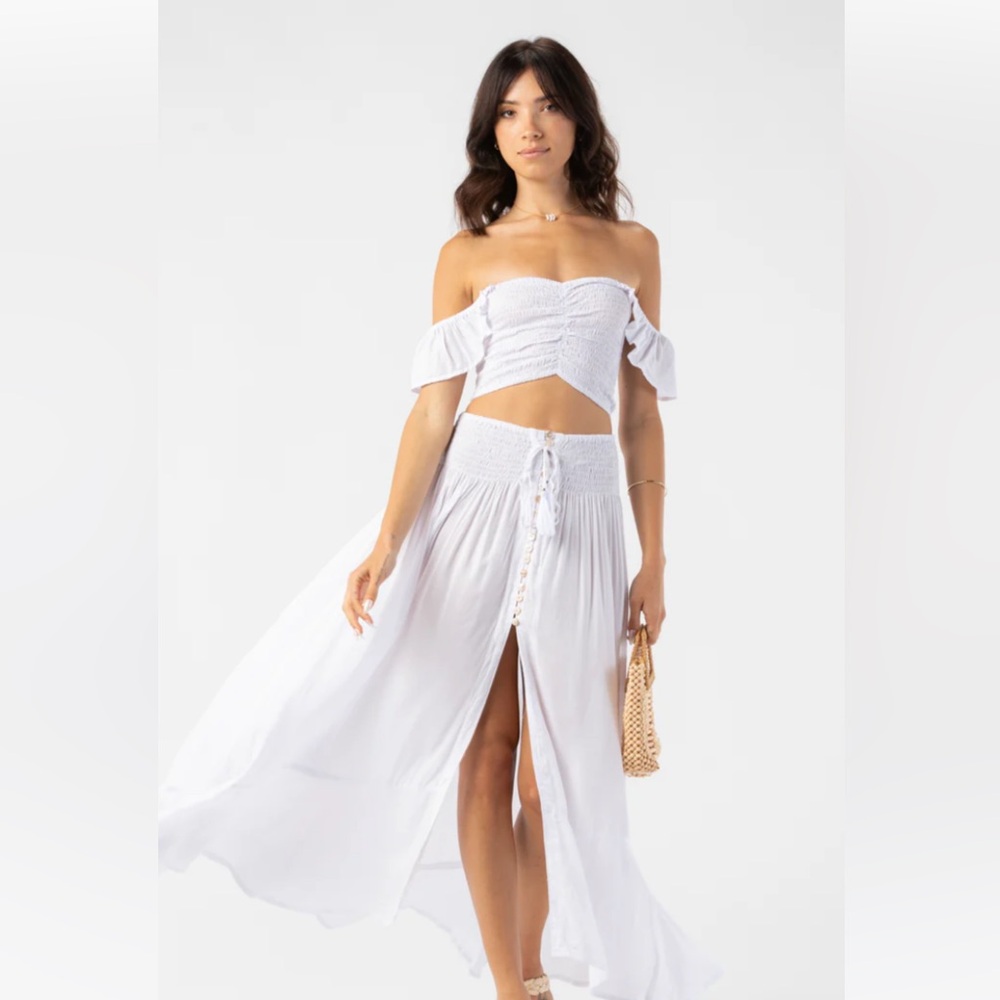 Tiarre Hawaii white Dakota skirt and matching top.